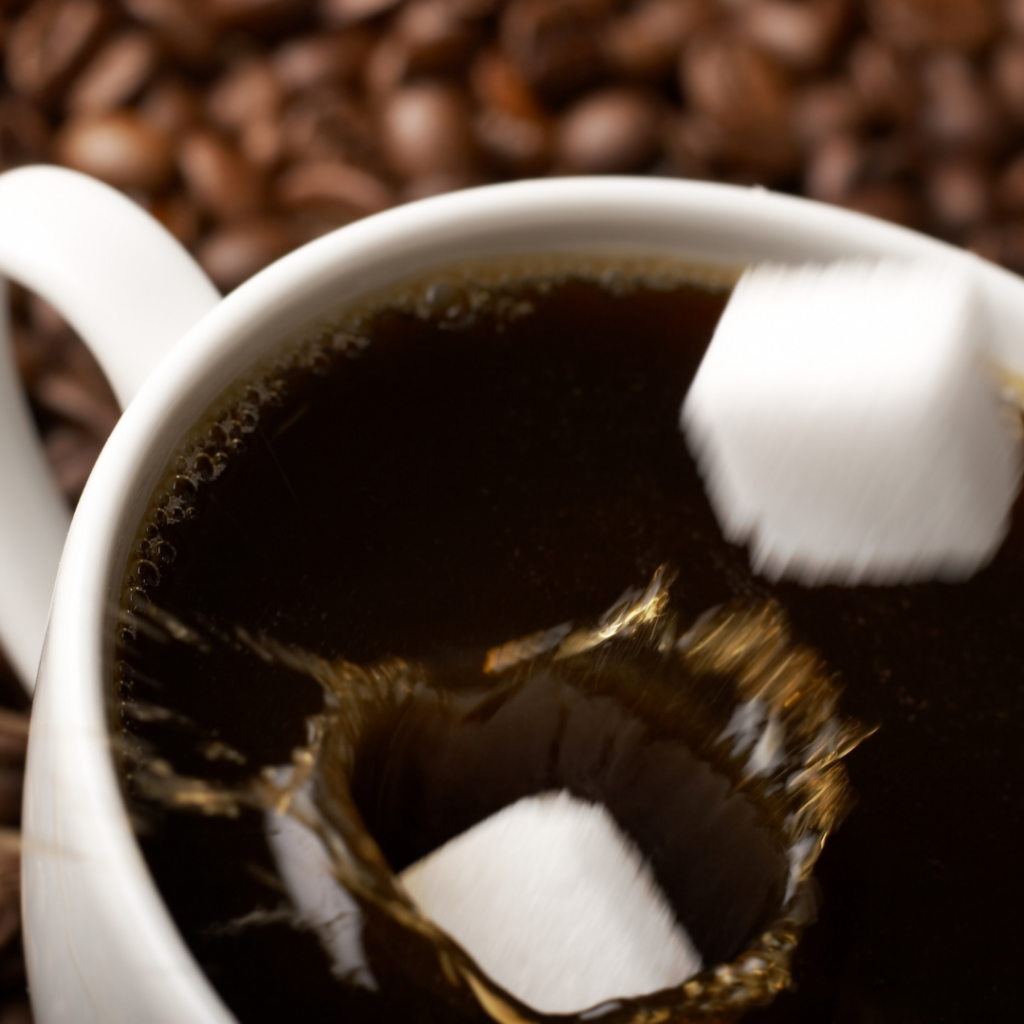 ¿Desde hace cuánto tiempo añadimos azúcar al café?